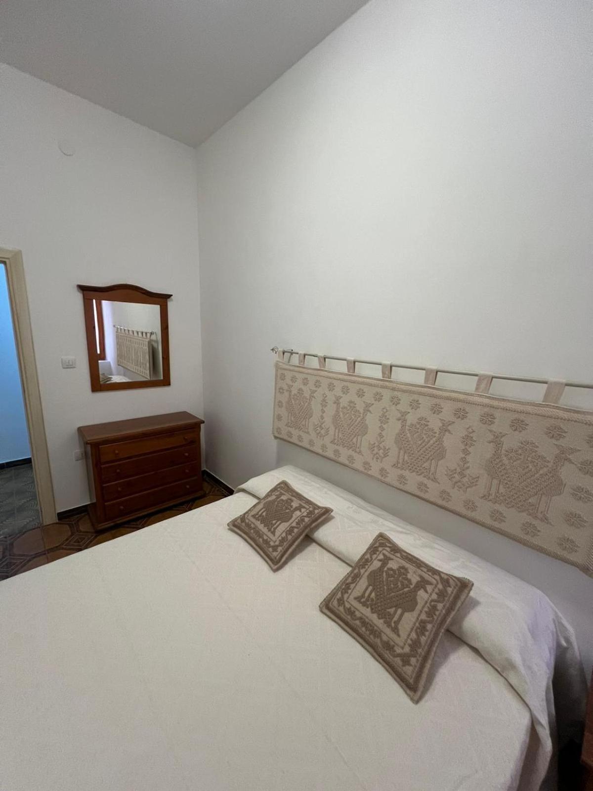 B&B Via Dei Mille Кастельсардо Экстерьер фото