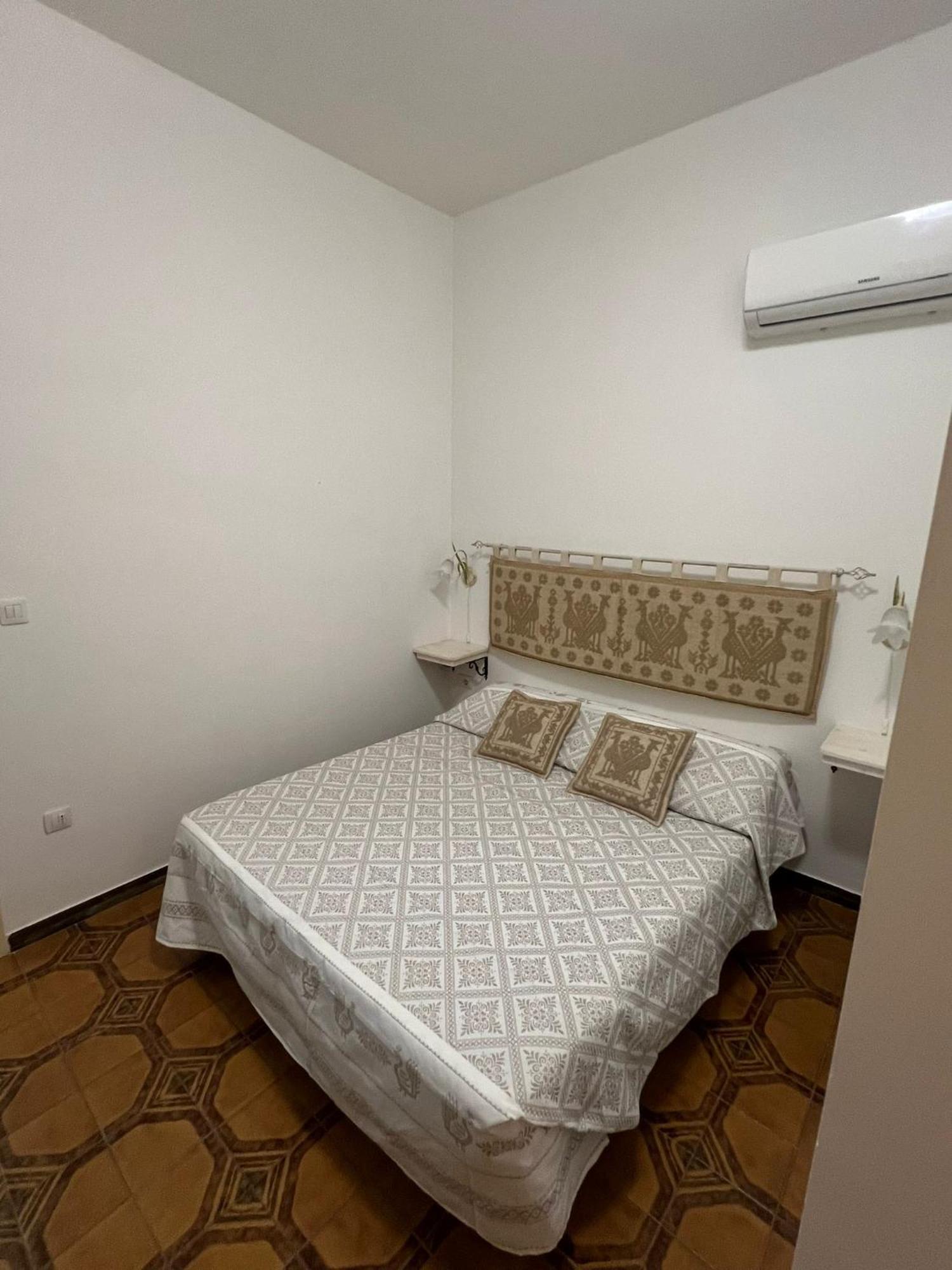 B&B Via Dei Mille Кастельсардо Экстерьер фото