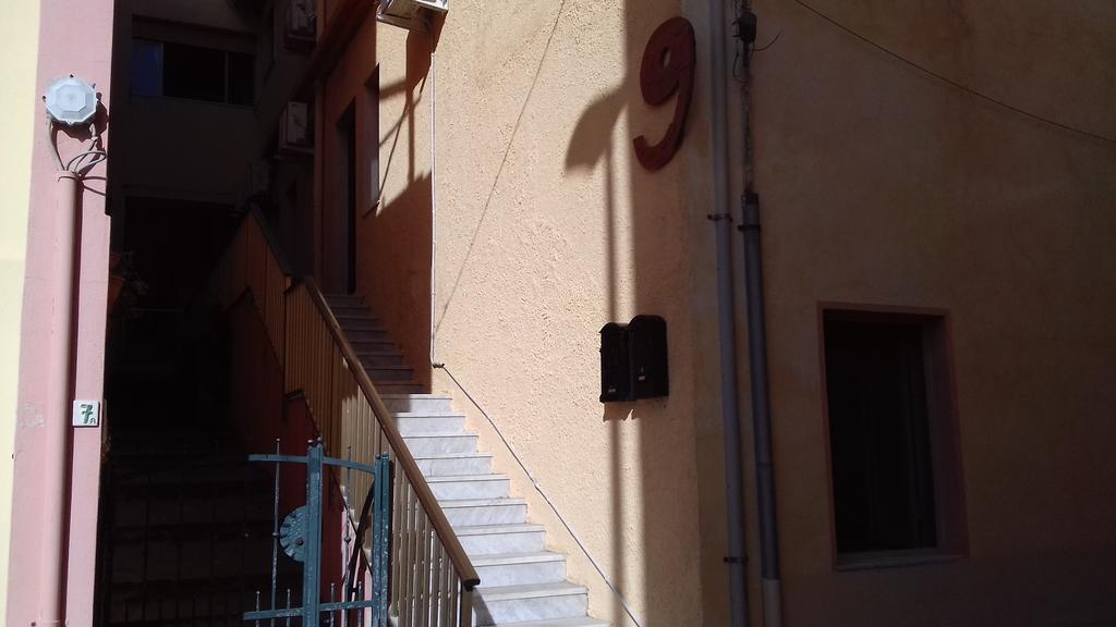 B&B Via Dei Mille Кастельсардо Экстерьер фото